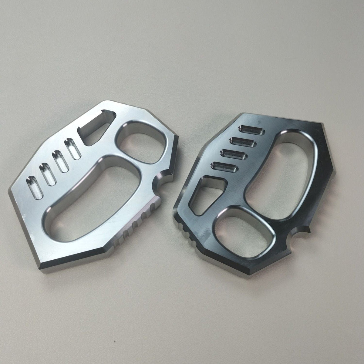 Solid 304 Stainless Steel Knuckle Duster Finger Buckle Self Defense Window Breaking EDC Tool Boxing Training Combat Guards