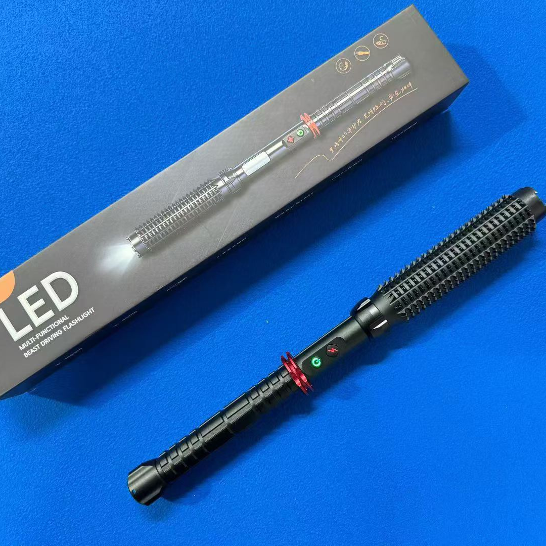 W-10High-lumen self-defense flashlight, safe lighting equipment for outdoor night walking