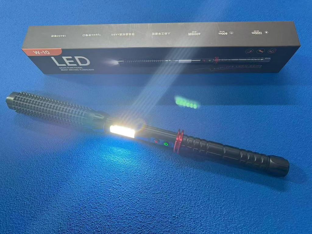W-10High-lumen self-defense flashlight, safe lighting equipment for outdoor night walking