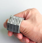 Universal Wearable Finger Safety Protector；Compact Wearable Hand Safety Equipment